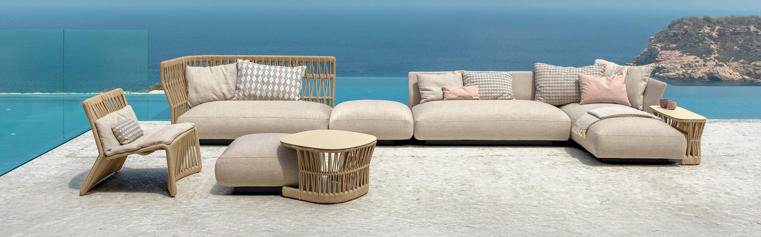 Mobilier de exterior Talenti lângă piscină